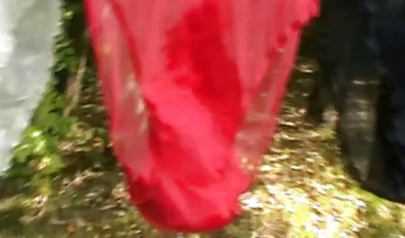 يرتدي سكس محارم مترجم طويل زي امرأة
