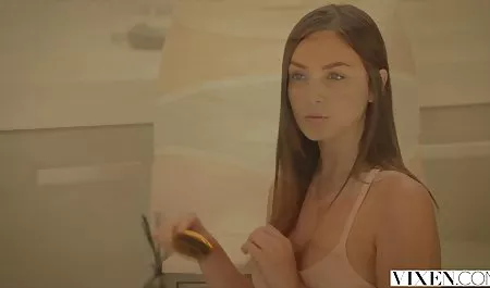 دينيس و Elley-Ray سيكس اجنبي محارم الجنس في المطبخ