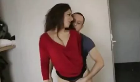 الشابة الجميلة جيسيكا صوفي اخ يعلم اخته السكس حصة من الدجاج في كس