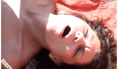 مثليات افلام سكس عربي اب وبنته بجانب المسبح