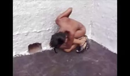 فتاة جميلة مع كبير محارم عراقي سكس الثدي تظهر