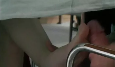الدجاج طفل جائع يريد أن يفعل هو افلام محارم اون لاين ، في النهاية